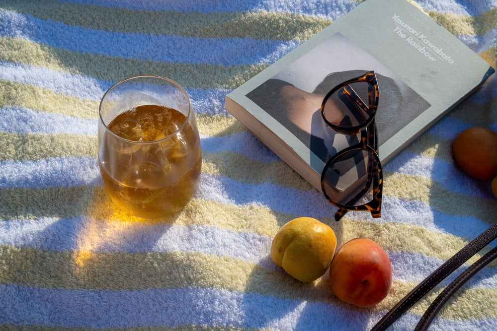 Moonlight White over ice with nectarine and thyme