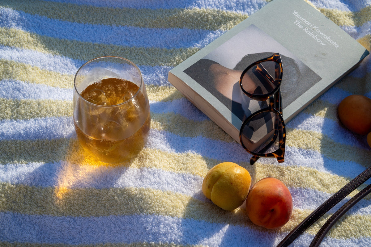 Moonlight White over ice with nectarine and thyme